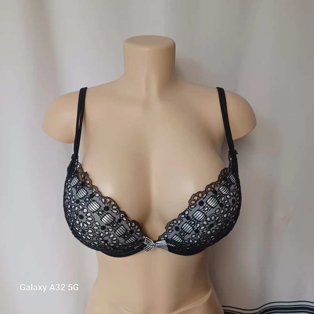 Victoria's Secret Black Lace Push-Up Bra 34DD - Picture 1 of 15